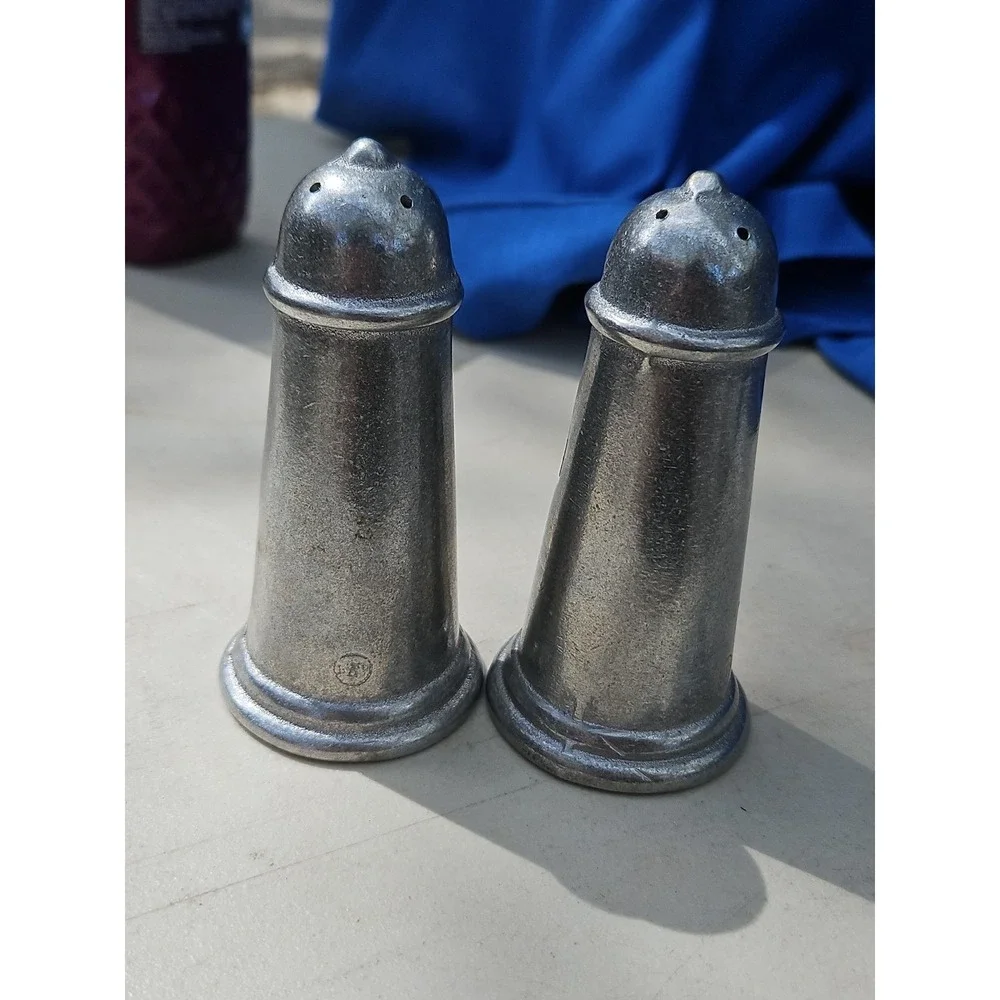 Vintage Pewter WILTON Armetale Salt & Pepper Shakers Plough Tavern Old World 4